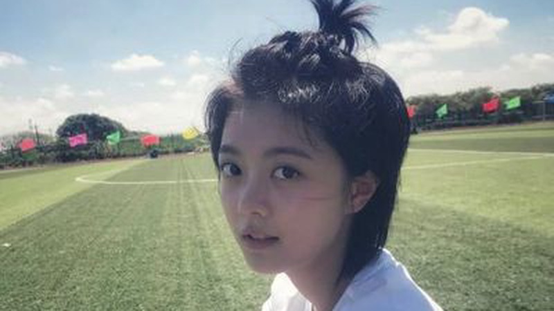 赵今麦元气晒新剧幕后花絮职场造型首曝光引粉丝狂喜