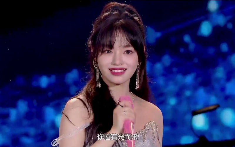 黄霄云