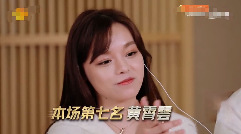 黄霄云